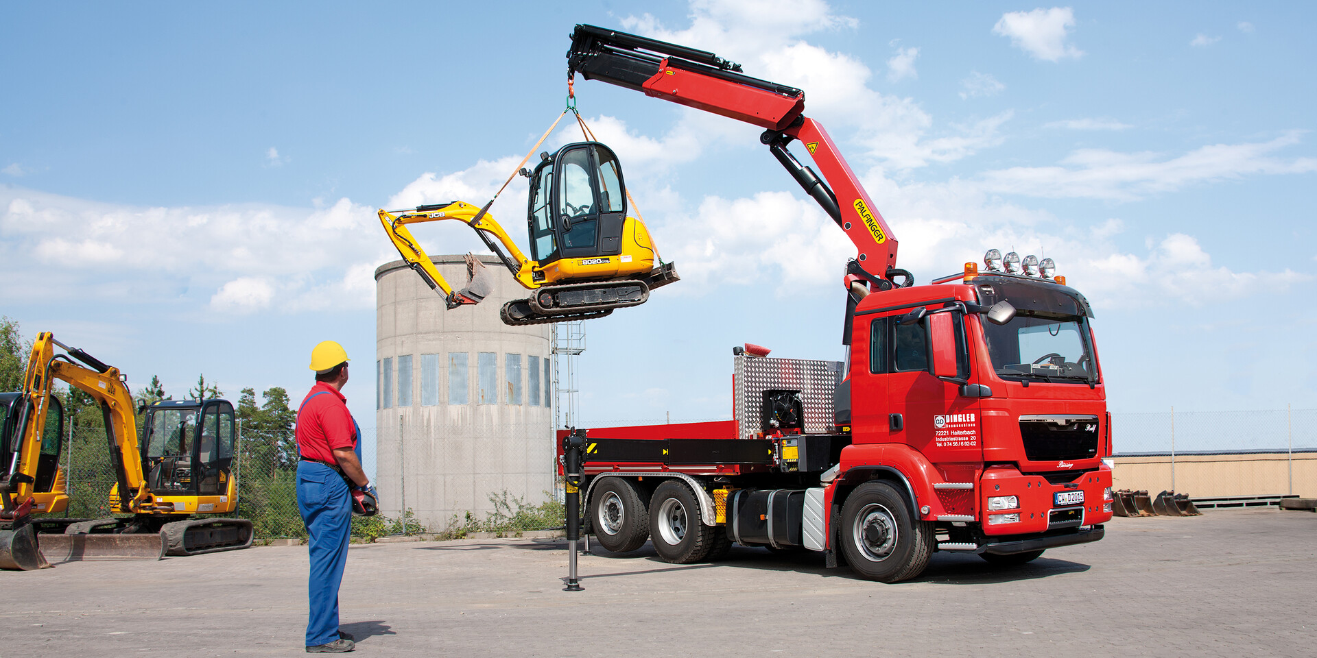Rent lorry cranes in Singapore here.
